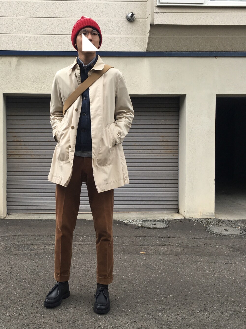 「FREAK'S STOREのアイテム（ステンカラーコート、ベージュ系）」を使った、UTさん（メンズ・185cm）の秋コーディネートの1枚目の写真