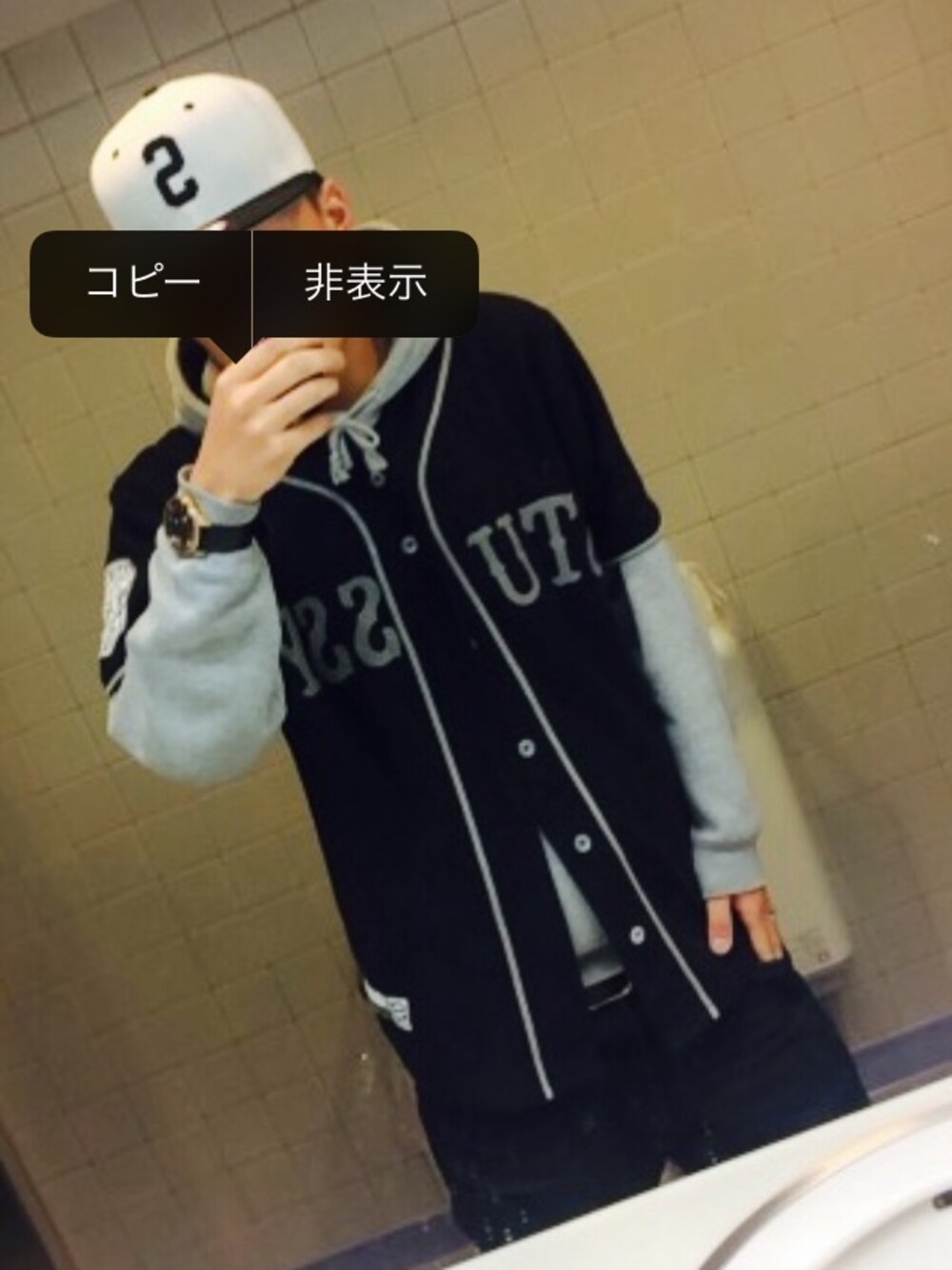 「STUSSYのアイテム（パーカー、グレー系）」を使った、ともやんさん（メンズ・174cm）の冬コーディネートの1枚目の写真