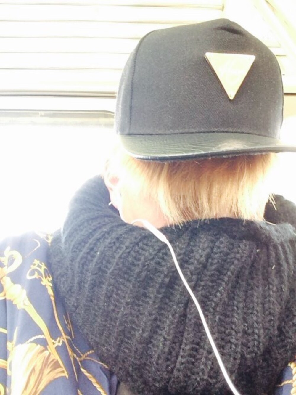 「Hater snapbackのアイテム（キャップ、ブラック系）」を使った、ともやんさん（メンズ・174cm）の冬コーディネートの1枚目の写真