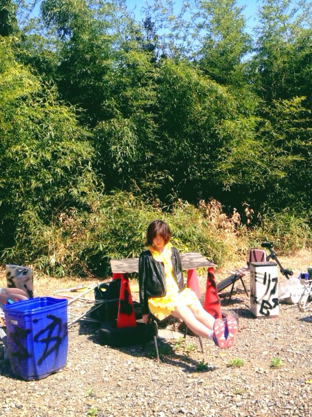 「New Balance、ワンピース、ドット、ライダース、スニーカー」｜「NEW BALANCEのアイテム（スニーカー、ブルー系）」を使った、チヒデさん（レディース・164cm）の春コーディネートの1枚目の写真