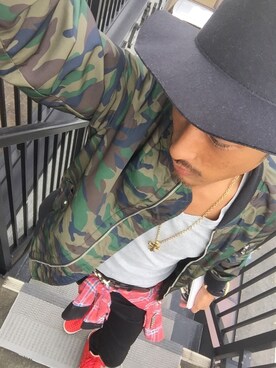 「chanel」｜「アイテム（ミリタリージャケット）」を使った、近岡良次さん（メンズ・178cm）の秋コーディネート