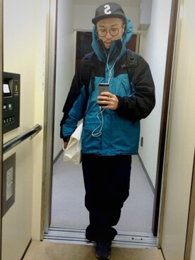 「アイテム（マウンテンパーカー、ブルー系）」を使った、サッシーさん（メンズ・160cm）の冬コーディネート