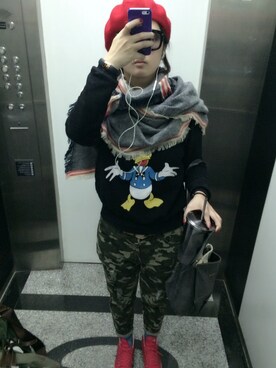 「アイテム（クラッチバッグ、グレー系）」を使った、JWeiさん（レディース・157cm）の冬コーディネート