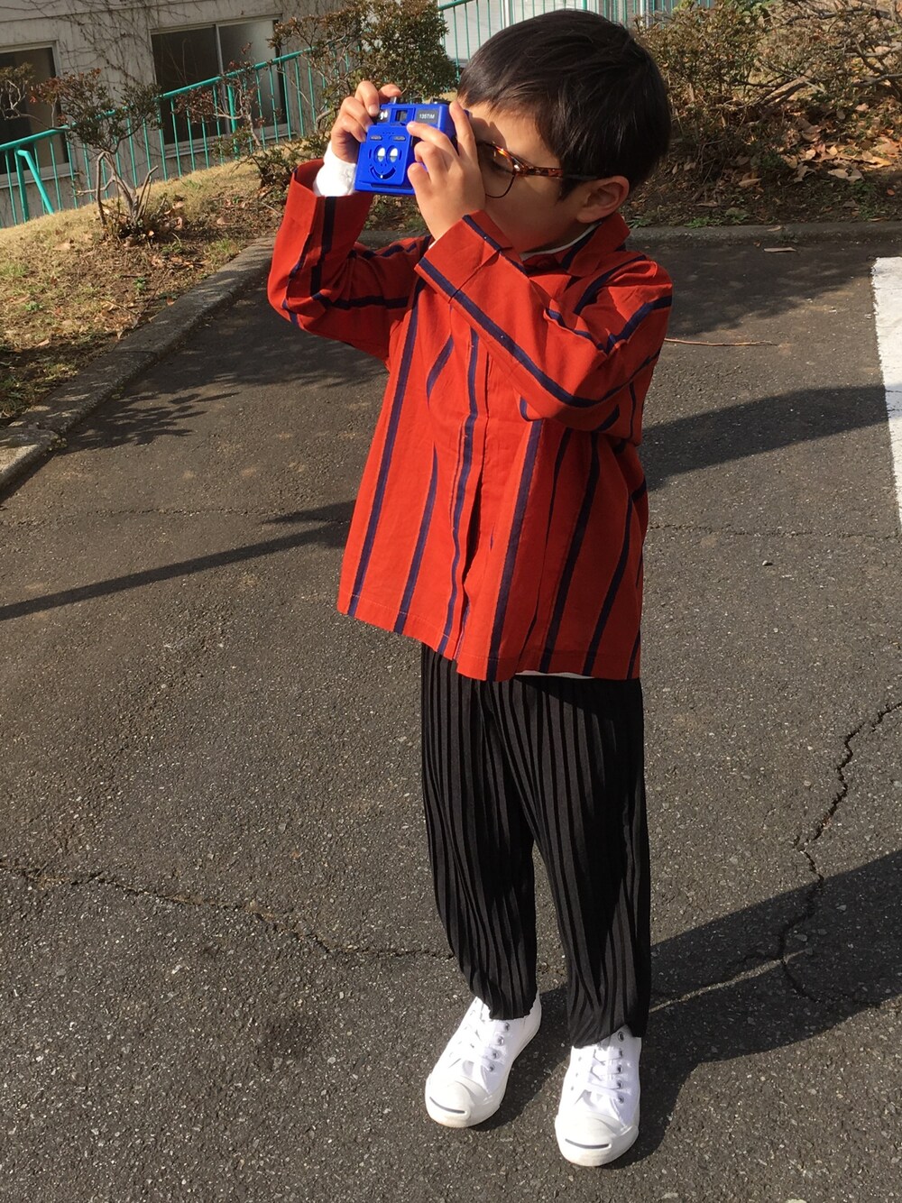 「BIEN A BIENのアイテム（パンツ、ブラック系）」を使った、Ato…closetさん（キッズ・110cm）の冬コーディネートの1枚目の写真