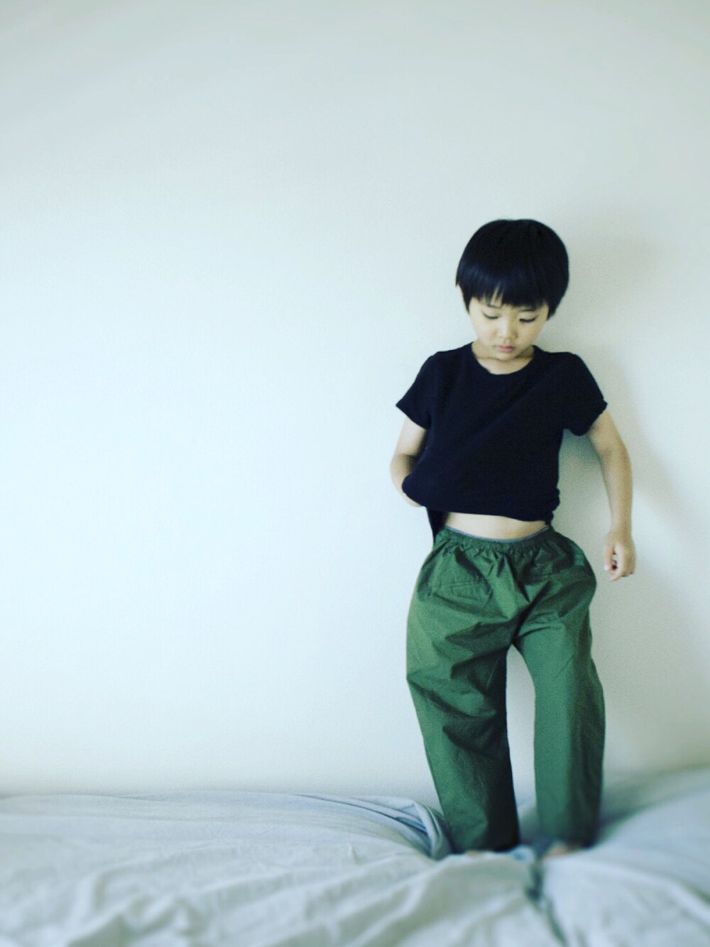 「Ato...closetのアイテム（Tシャツ/カットソー、ブラック系）」を使った、Ato…closetさん（キッズ・110cm）の夏コーディネートの1枚目の写真