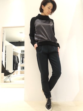 「センタープレスパンツ」｜「アイテム（その他シューズ）」を使った、FLONTVIOROスタッフさん（レディース・164cm）の秋コーディネート