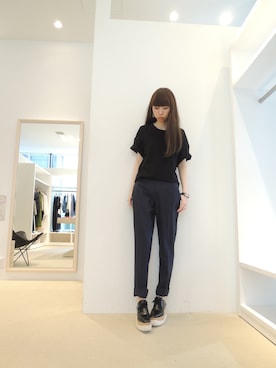 「アイテム（バングル/リストバンド）」を使った、FLONTVIOROスタッフさん（レディース・160cm）の夏コーディネート