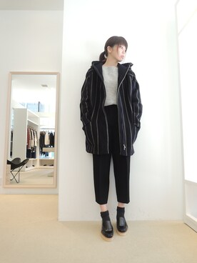 「センタープレスパンツ」｜「アイテム（その他シューズ）」を使った、FLONTVIOROスタッフさん（レディース・160cm）の秋コーディネート
