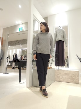 「アイテム（その他シューズ、レッド系）」を使った、FLONTVIOROスタッフさん（レディース・160cm）の秋コーディネート