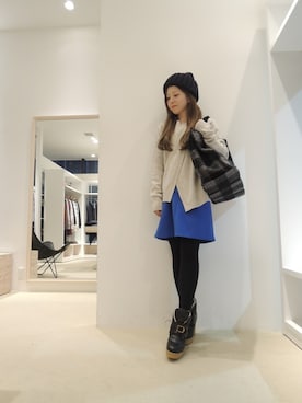 「blue」｜「アイテム（ニットキャップ/ビーニー）」を使った、FLONTVIOROスタッフさん（レディース・155cm）の冬コーディネート