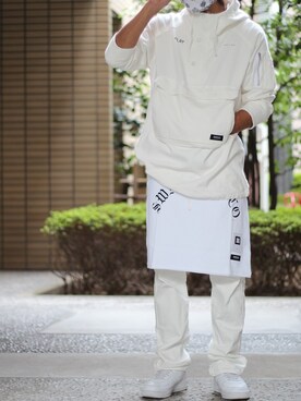 「SWAGGER（スワッガー）のアイテム（パーカー）」を使った、SCASSIUS_STOREさん（メンズ・175cm）の秋コーディネート