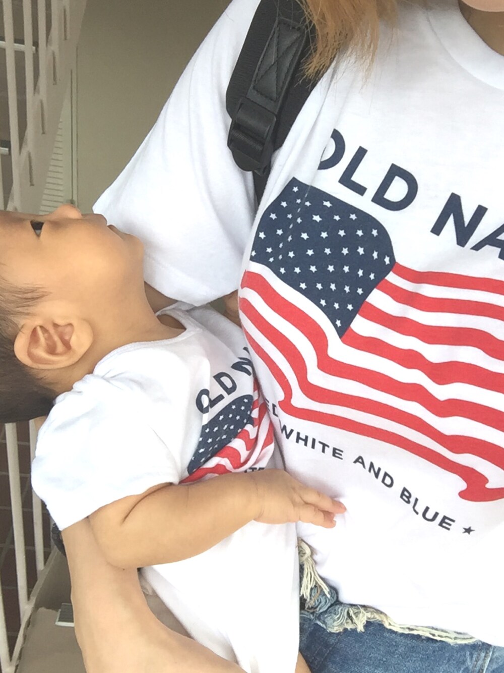 「プチプラ、おそろいコーデ、息子、男の子ママ」｜「OLD NAVYのアイテム（Tシャツ/カットソー、ホワイト系）」を使った、ゆみもんすさん（レディース・163cm）の秋コーディネートの1枚目の写真