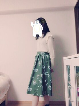 「earth music&ecology（アースミュージックアンドエコロジー）のアイテム（ニット/セーター、ベージュ系）」を使った、リ サさん（レディース・169cm）の春コーディネート