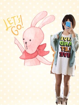 「Design Tshirts Store graniph（デザイン　ティーシャツ　ストア　グラニフ）のアイテム（Tシャツ/カットソー、ベージュ系）」を使った、秋帆さん（レディース・153cm）の秋コーディネート