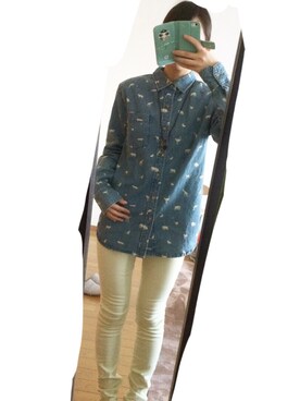「Design Tshirts Store graniph（デザイン　ティーシャツ　ストア　グラニフ）のアイテム（シャツ/ブラウス、ブルー系）」を使った、秋帆さん（レディース・153cm）の秋コーディネート