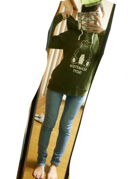 「Design Tshirts Store graniph（デザイン　ティーシャツ　ストア　グラニフ）のアイテム（パーカー、グリーン系）」を使った、秋帆さん（レディース・153cm）の秋コーディネート