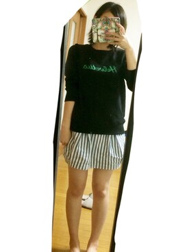 「Design Tshirts Store graniph（デザイン　ティーシャツ　ストア　グラニフ）のアイテム（トップス、ブラック系）」を使った、秋帆さん（レディース・153cm）の秋コーディネート