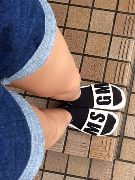 「MSGM（エムエスジーエム）のアイテム（サンダル）」を使った、Honoka Kajiさん（レディース・160cm）の夏コーディネート