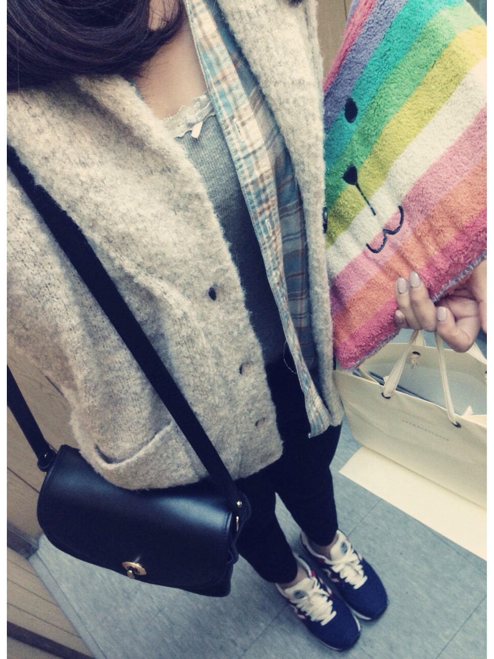 「New Balance、journal standard、MAISON DE REEFUR(MAISON DE REEFUR)」｜「NEW BALANCEのNew Balance ML574（スニーカー）」を使った、雪倫さん（レディース・167cm）の冬コーディネートの1枚目の写真