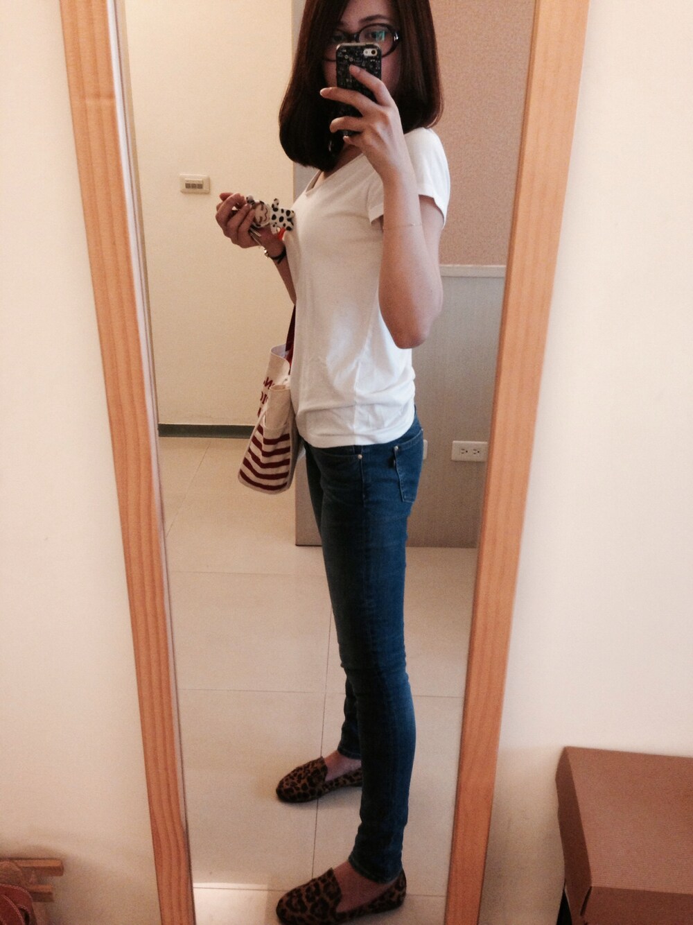 「シンプル、reefur、お気に入りのTシャツ、TOM FORD、白Tシャツ、MAISON DE REEFUR」｜「MAISON DE REEFURのヴィンテージTシャツ（Tシャツ/カットソー、ホワイト系）」を使った、雪倫さん（レディース・167cm）の春コーディネートの1枚目の写真