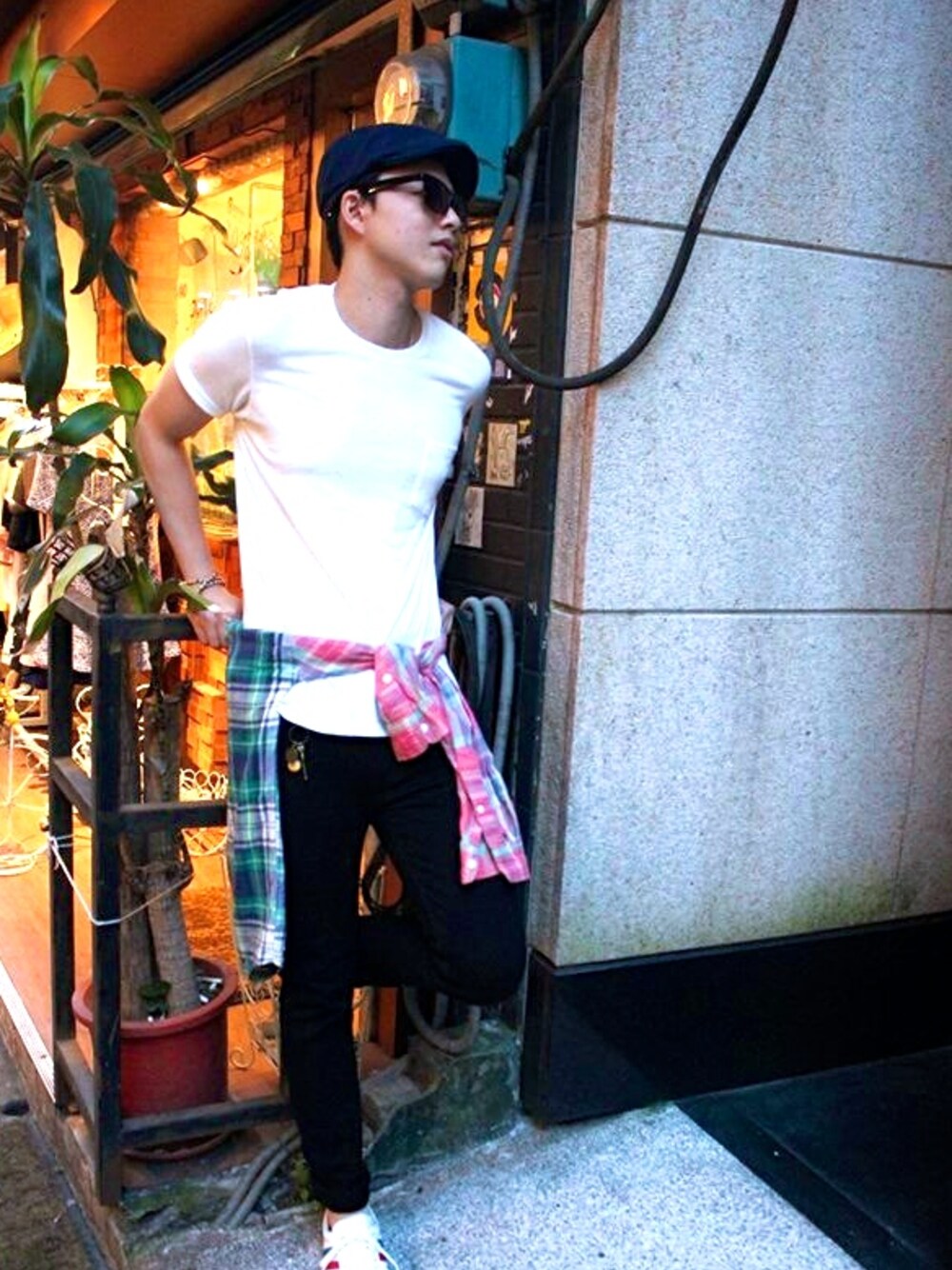 「Rock Vintage」｜「CHEAP MONDAYのTight New Black（デニムパンツ）」を使った、TonyHsuさん（メンズ・176cm）の夏コーディネートの1枚目の写真