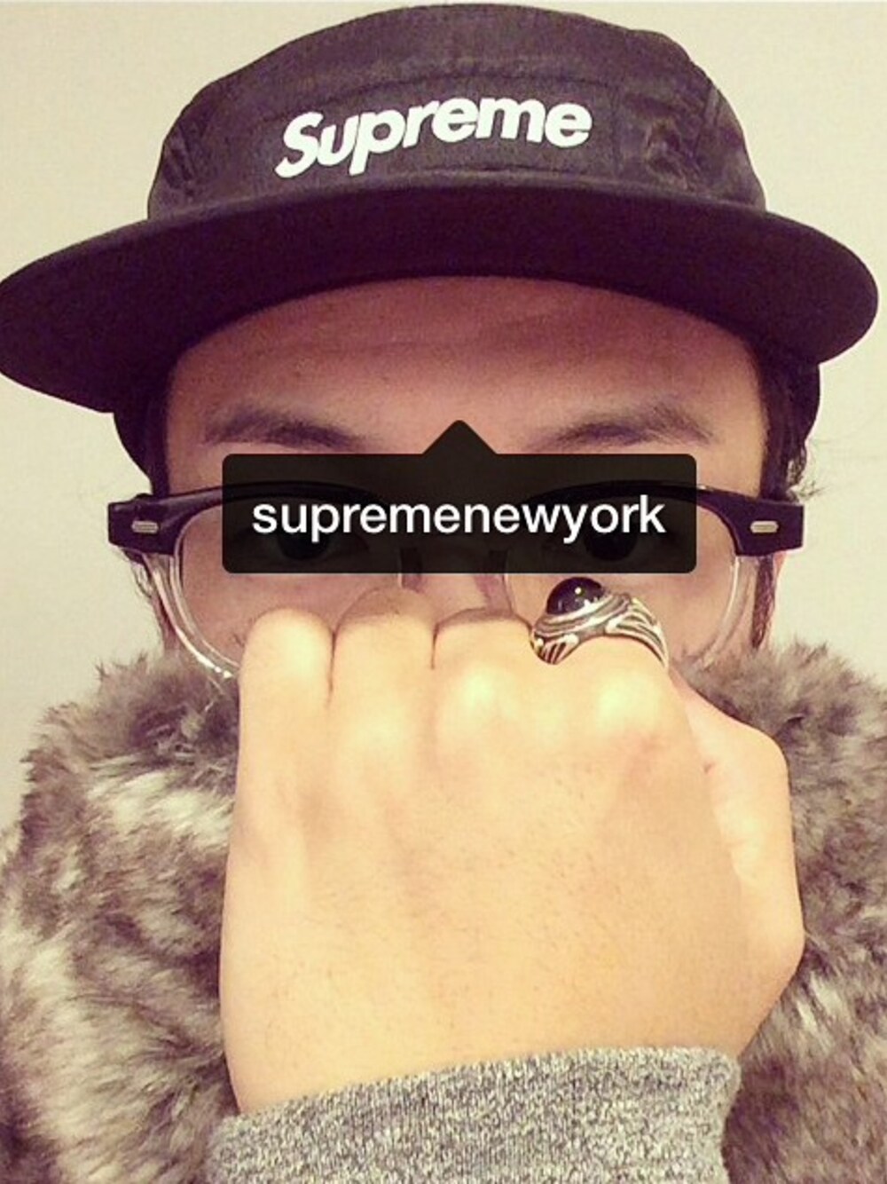 「シュプリーム、supreme、ジェットキャップ、ファースヌード、スヌード、H&M」｜「Supreme のアイテム（ハット、ブラック系）」を使った、takashi okadaさん（メンズ・173cm）の冬コーディネートの1枚目の写真