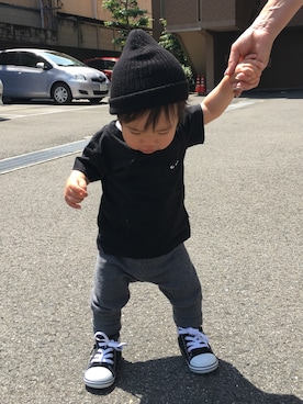 「nobrandのアイテム（ニットキャップ/ビーニー、ブラック系）」を使った、ami_nさん（キッズ・70cm）の春コーディネート