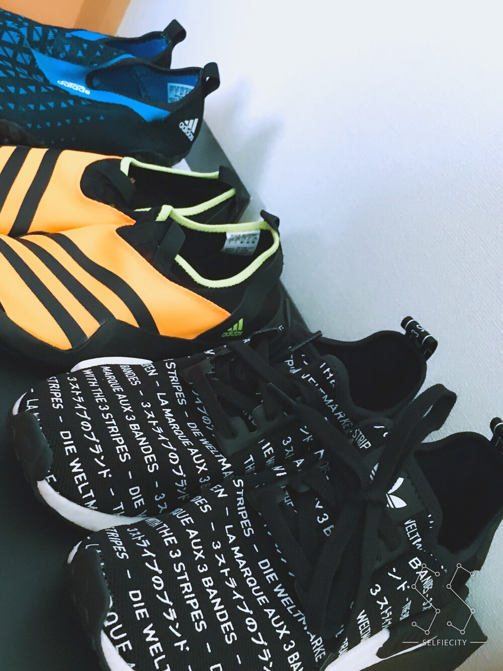 「マリンシューズ、アディダス、adidas、adidas originals、SAP、ADIDAS ORIGINALS NMD R_1 ‘3 STRIPE PACK’、NMD」｜「adidas Originalsのアイテム（スニーカー、ブラック系）」を使った、Nagisa さん（レディース・166cm）の夏コーディネートの1枚目の写真