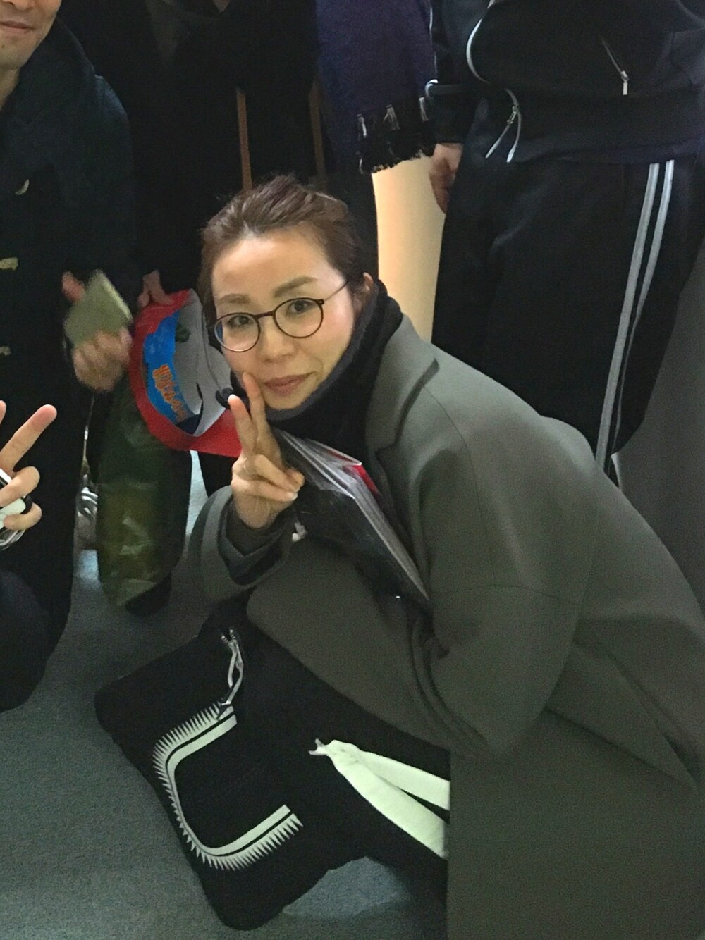 「J.LINDEBERGのアイテム（メガネ、レッド系）」を使った、Nagisa さん（レディース・166cm）の冬コーディネートの1枚目の写真