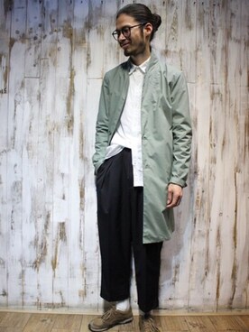 「アイテム（トレンチコート、グリーン系）」を使った、岛石小川さん（メンズ・174cm）の夏コーディネート