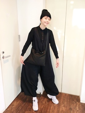 「全身黒」｜「アイテム（つなぎ/オールインワン）」を使った、Kanocoさん（レディース・170cm）の春コーディネート