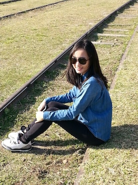 「ESPRIT（エスプリ）のアイテム（シャツ/ブラウス、ブルー系）」を使った、Jing Liangさん（レディース・168cm）の冬コーディネート