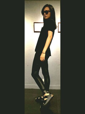 「BIRKENSTOCK（ビルケンシュトック）のアイテム（サンダル、ブラック系）」を使った、Jing Liangさん（レディース・168cm）の冬コーディネート