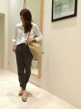 「カーキパンツ」｜J'STUDIO EDITスタッフさん（レディース・160cm）の春コーディネート