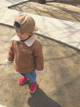 「GAP（ギャップ）のアイテム（ムートンコート）」を使った、ぎんじさん（キッズ・110cm）の冬コーディネート