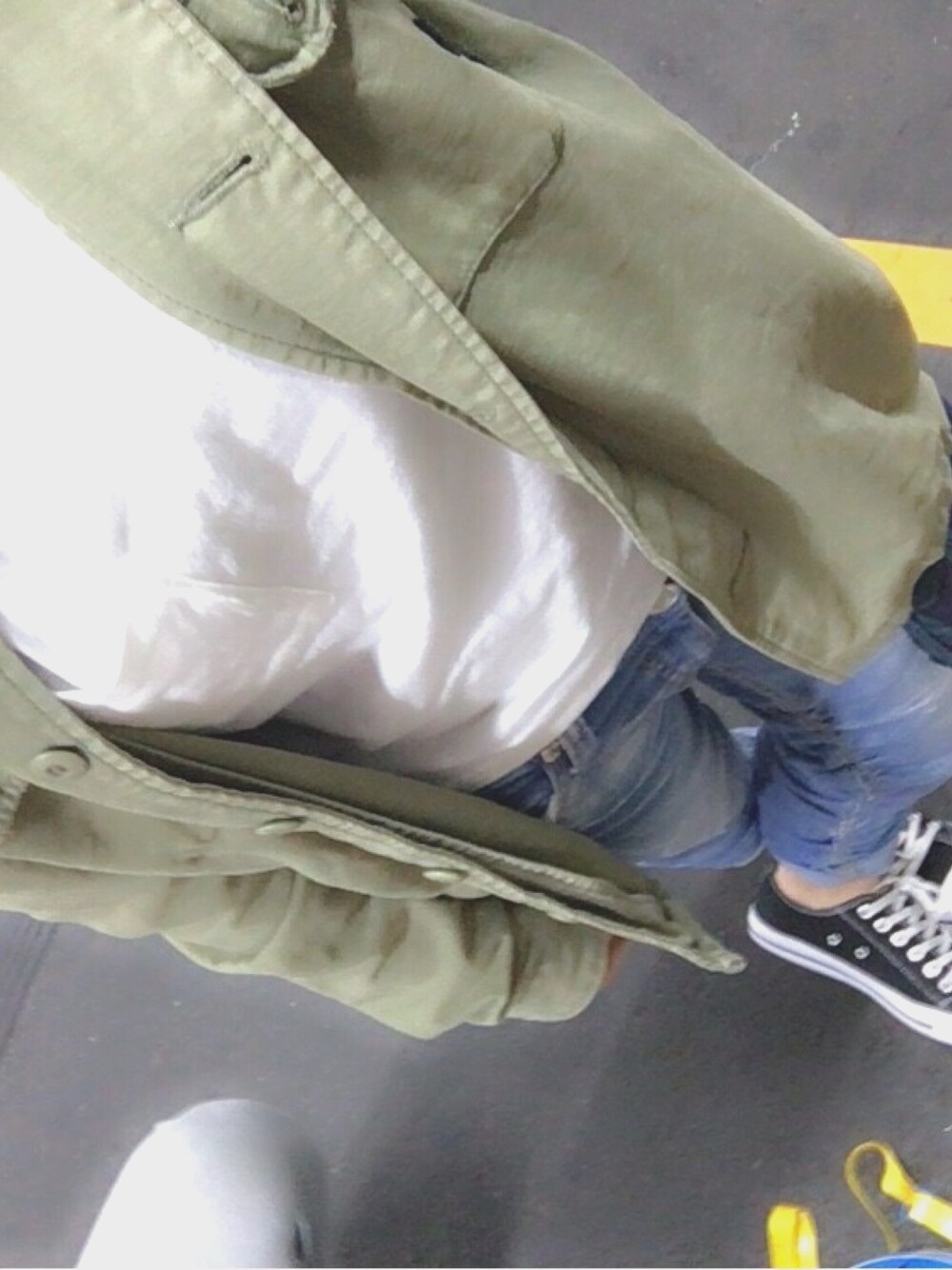 「春コーデ」｜「CONVERSEのアイテム（スニーカー、ブラック系）」を使った、杏奈さん（レディース・146cm）の春コーディネートの1枚目の写真