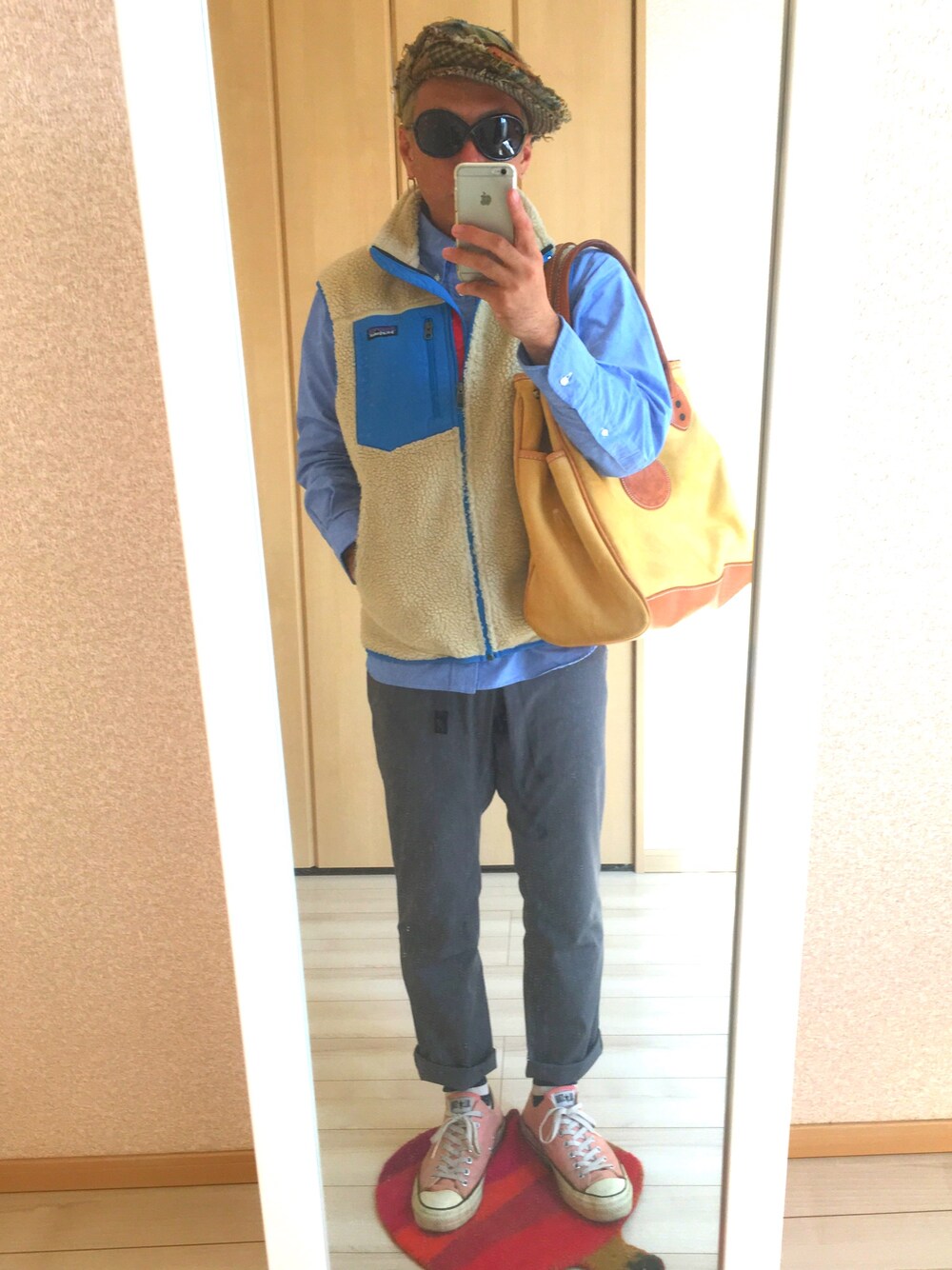 「休日スタイル、オトナカジュアル、秋、patagonia、INDIVIDUALIZED SHIRTS、TOMFORD、GRAMICCI、converse、ベスト、スニーカー」｜「Jonathan Richardのアイテム（ハンチング/ベレー帽、その他）」を使った、Coffyさん（メンズ・170cm）の秋コーディネートの1枚目の写真