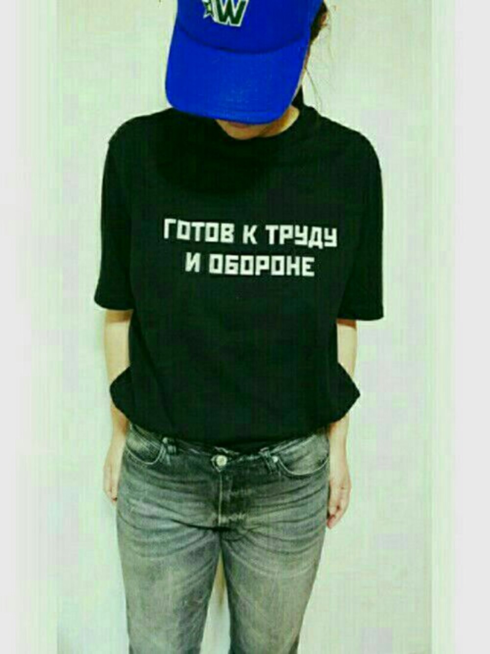 「ゴーシャラブチンスキー、キャップ、ブラックデニム、gosharubchinskiy」｜「GOLDEN GOOSEのアイテム（キャップ、ブルー系）」を使った、SAtoさん（レディース・163cm）の春コーディネートの1枚目の写真