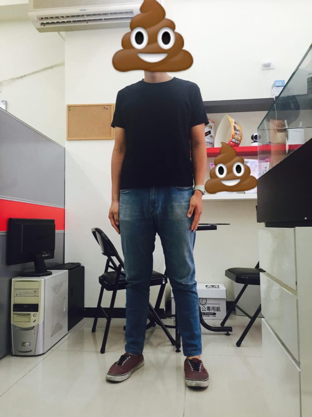 「UNIQLOのアイテム（Tシャツ/カットソー、ブラック系）」を使った、Mr.lovelypoopさん（メンズ・175cm）の夏コーディネートの1枚目の写真