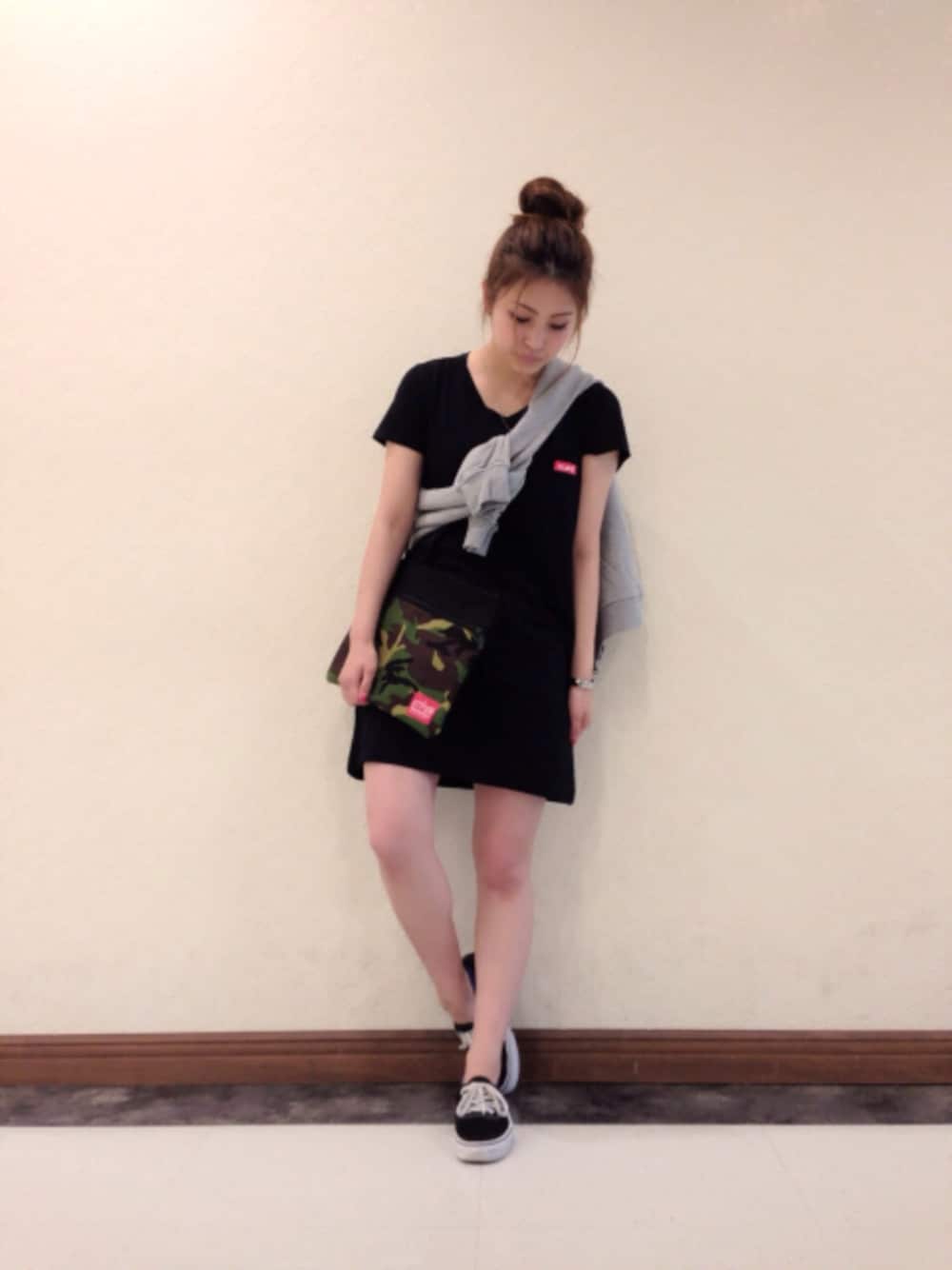 「X-girlのVARIOUS S/S V-NECK DRESS（ワンピース、ブラック系）」を使った、chikaさん（レディース・153cm）の夏コーディネートの1枚目の写真