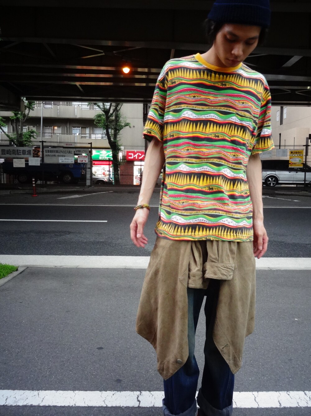 「sassafras、こしまきスタイル、old stussy、REISSUE」｜「80's　Stussy　ラスタ柄　ポケT（Tシャツ/カットソー、その他）」を使った、中尾聖隆さん（レディース・175cm）の夏コーディネートの1枚目の写真