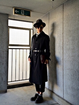 「Yohji Yamamoto（ヨウジヤマモト）のアイテム（トレンチコート）」を使った、春岡桐人さん（メンズ・182cm）の秋コーディネート