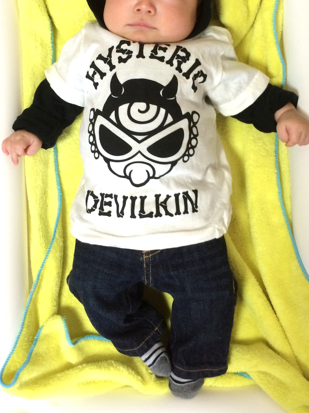 「おとこのこ、0歳3ヶ月、初ショッピングモール」｜「HYSTERIC MINIのBABY DEVILKIN BABY'S Tシャツ・つの付きロンパース SET（ロンパース、ホワイト系）」を使った、EITA☆MAMAさん（キッズ・50cm）の春コーディネートの1枚目の写真