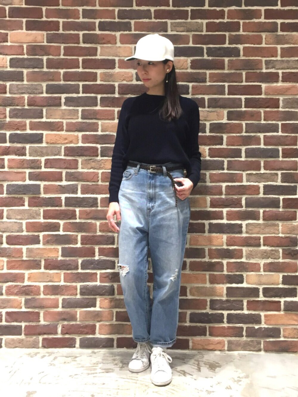 「スニーカー、デニム、カジュアル、シンプル、キャップ、休日スタイル、春コーデ、アラフォー」｜「FIL DE FERの11,5ozデニム ボーイズデニム（デニムパンツ、ブルー系）」を使った、tahara.さん（レディース・164cm）の冬コーディネートの1枚目の写真