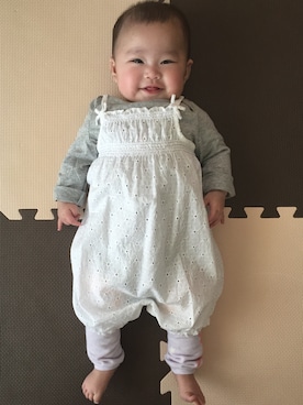 「Sophie la girafe（ソフィーラジラフ）のアイテム（レッグウェア）」を使った、CHAMAさん（キッズ・60cm）の春コーディネート