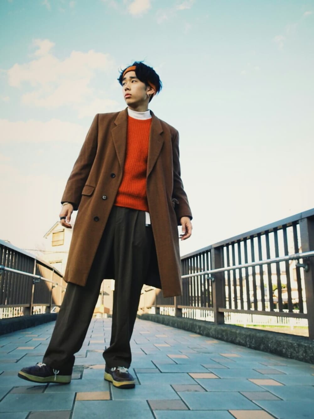 Yves Saint Laurentのチェスターコートを使った人気ファッション