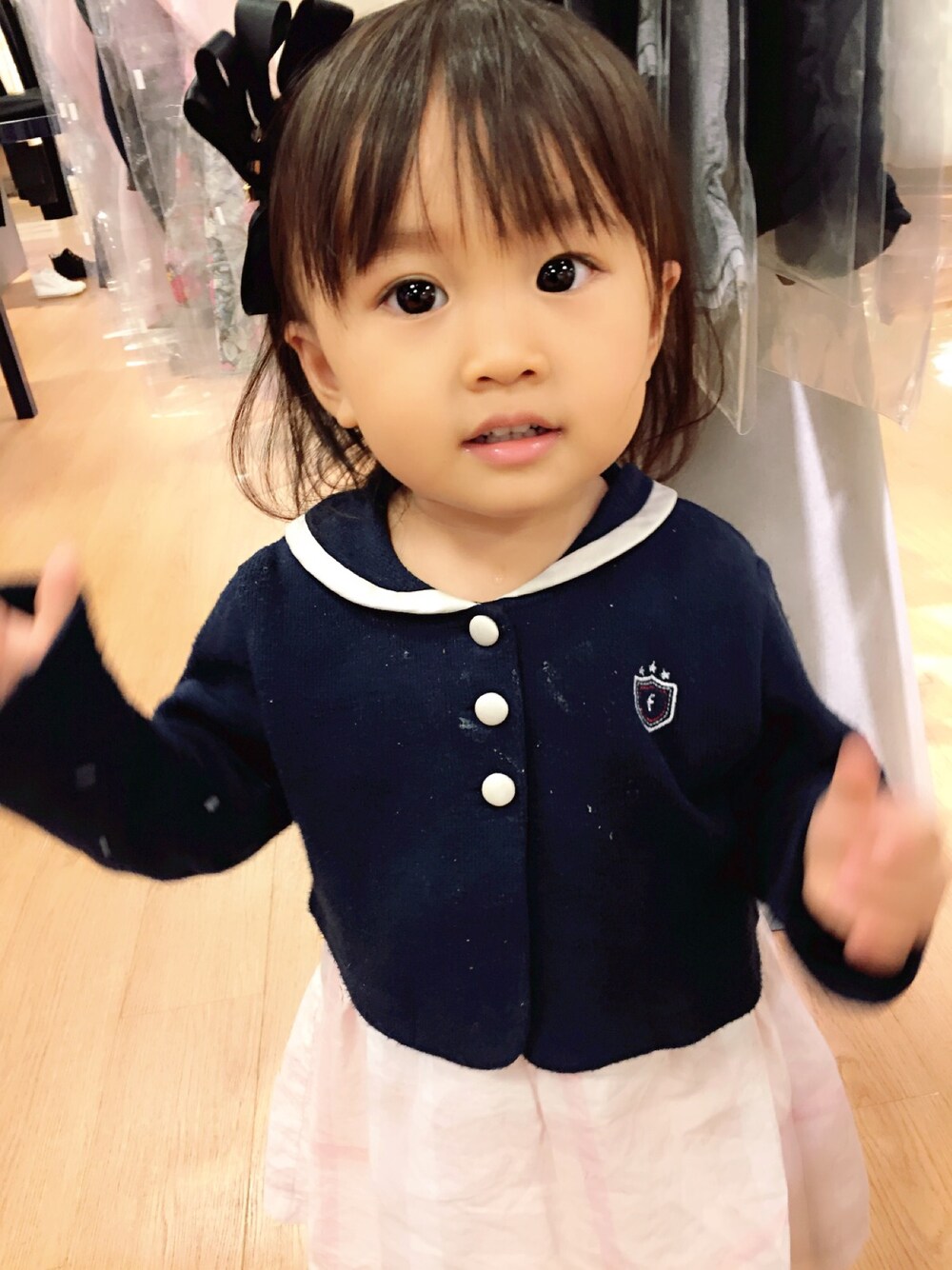 「幼稚園コーデ、幼稚園、ヘアアクセ、ワンピース」｜「Familiar のアイテム（ジャケット/アウター、ブルー系）」を使った、moz777さん（キッズ・90cm）の冬コーディネートの1枚目の写真