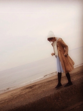 「海」｜「アイテム（トレンチコート）」を使った、yukaさん（レディース・162cm）の冬コーディネート