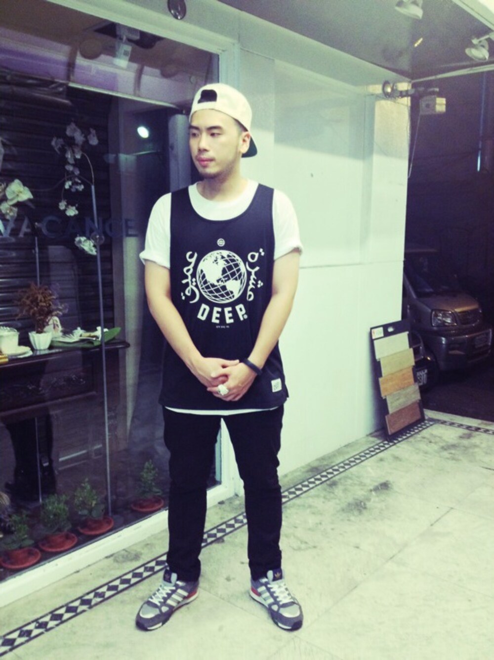 「black、adidas、10deep、Taiwan、black and white、TAIPEI、streetfashion、AZS、snapback」｜「10Deepの10deep（その他トップス、ブラック系）」を使った、Tofuさん（メンズ・175cm）の夏コーディネートの1枚目の写真