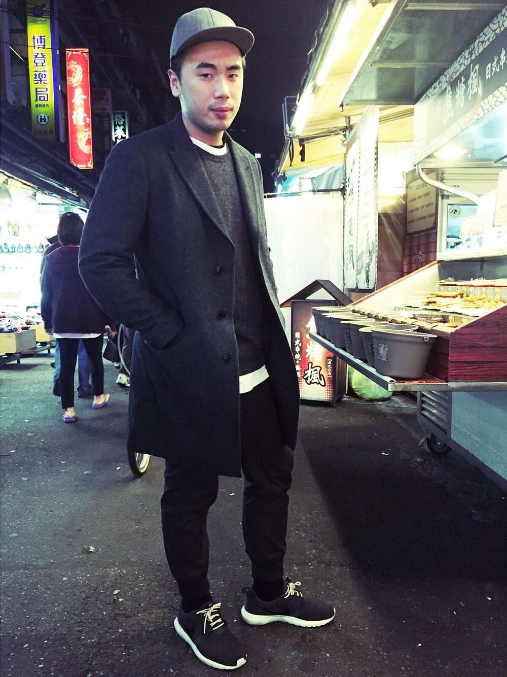 「UNIQLO、plain-me、NIKE、ROSHERUN、NET、TAIPEI、ZARA」｜「NIKEの店舗限定 ナイキ ローシラン NIKE ROSHERUN NM 631749-090（スニーカー、ブラック系）」を使った、Tofuさん（メンズ・175cm）の冬コーディネートの1枚目の写真